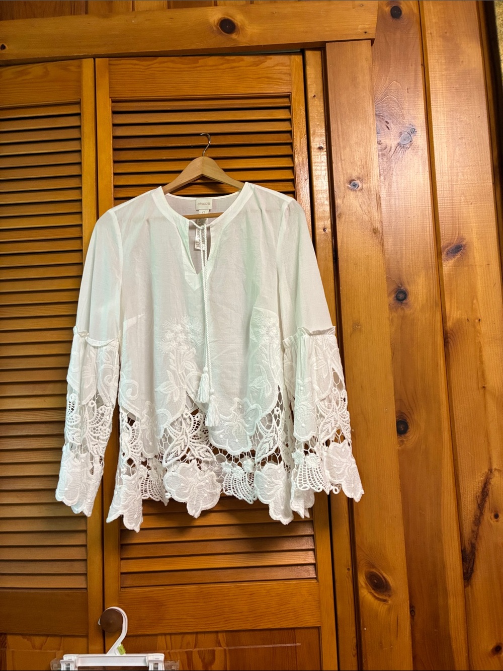 Chico's White Crochet Hem Tie-Neck Blouse length 25”pit to pit 19”